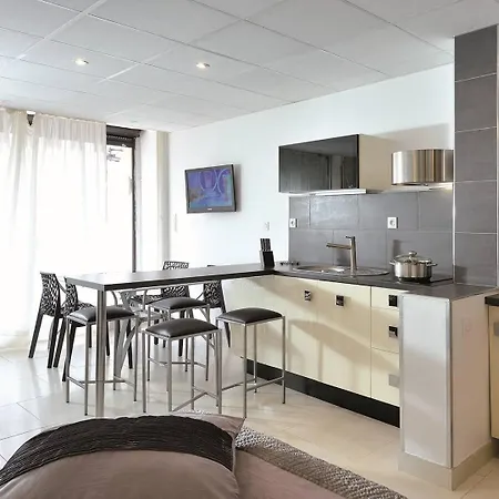 Chrome - Heliopolis D 80 - Luxe - 2 Personnes Apartment